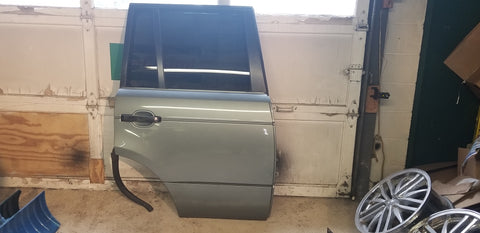USED RIGHT REAR DOOR FOR LAND ROVER. FITS RANGE ROVER 2003-2005