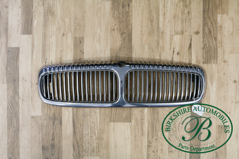 Jaguar Vain type Chrome Grille assembly. Fits Jaguar Vanden Plas 1998-2003
