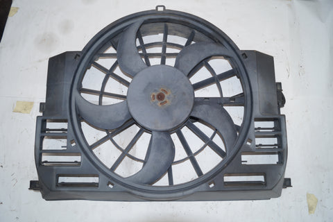 USED RANGE ROVER RADIATOR FAN PART #PDA000027. FITS RANGE ROVER SPORT WITH 4.4 L ENGINES 2003-2006.
