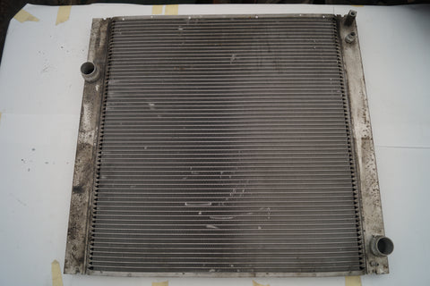 USED RANGE ROVER RADIATOR PART #PCC000850. FITS RANGE ROVER WITH 4.4L ENGINES FROM 2003,2004,2005