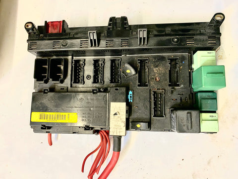 USED LAND ROVER FRONT FUSE RELAY BOX PART #YPP000020. FITS LAND ROVER FREELANDER 2002-2005, RANGE ROVER 1999-2005