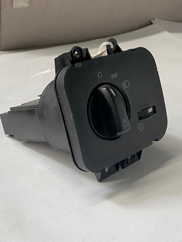 USED HEADLIGHT CONTROL SWITCH FOR LAND ROVER PART #YUD501200PVJ. FITS LAND ROVER LR3 2006-2009, RANGE ROVER SPORT 2006-2009.