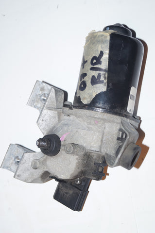 USED RANGE ROVER FRONT WIPER MOTOR ASSEMBLY PART # LR035806. FITS RANGE ROVER