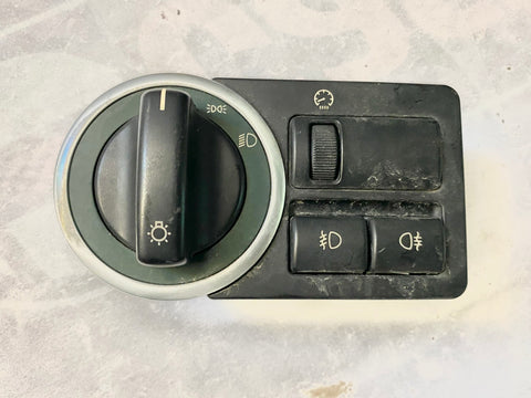 USED LAND ROVER HEADLIGHT FOG LAMP DIMMER SWITCH PART #LRGYUD000161PUY. FITS RANGE ROVER 2003-2006